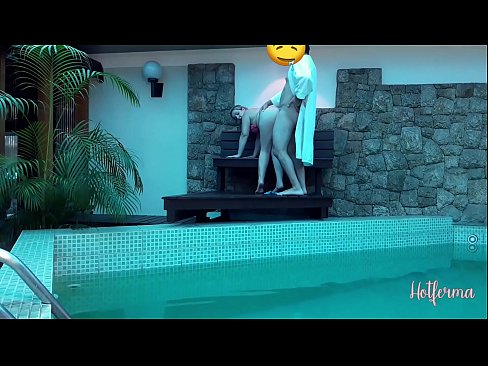 ❤️ Oga pe iranṣẹbinrin si awọn pool, sugbon ko le koju kan gbona ❤️❌  Ibalopo ❌️❤